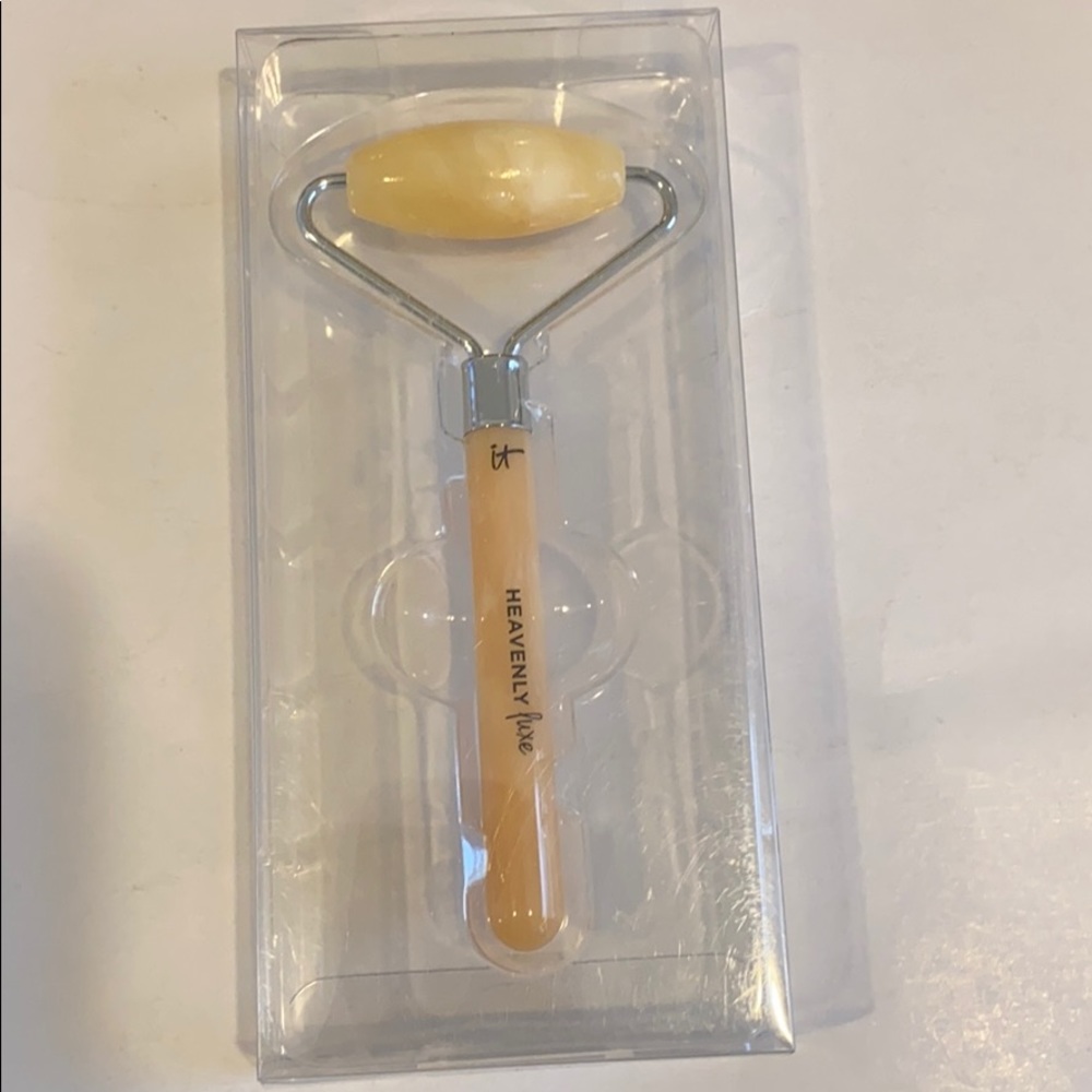 IT COSMETICS Heavenly Luxe Face & Neck Roller $36